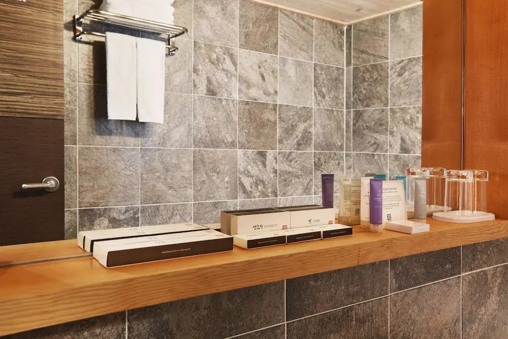 Hanok stay NAMWONYECHON by Kensington