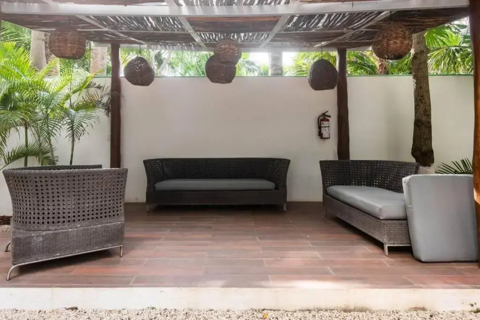 Peaceful & beautiful 3 min walking to the beach