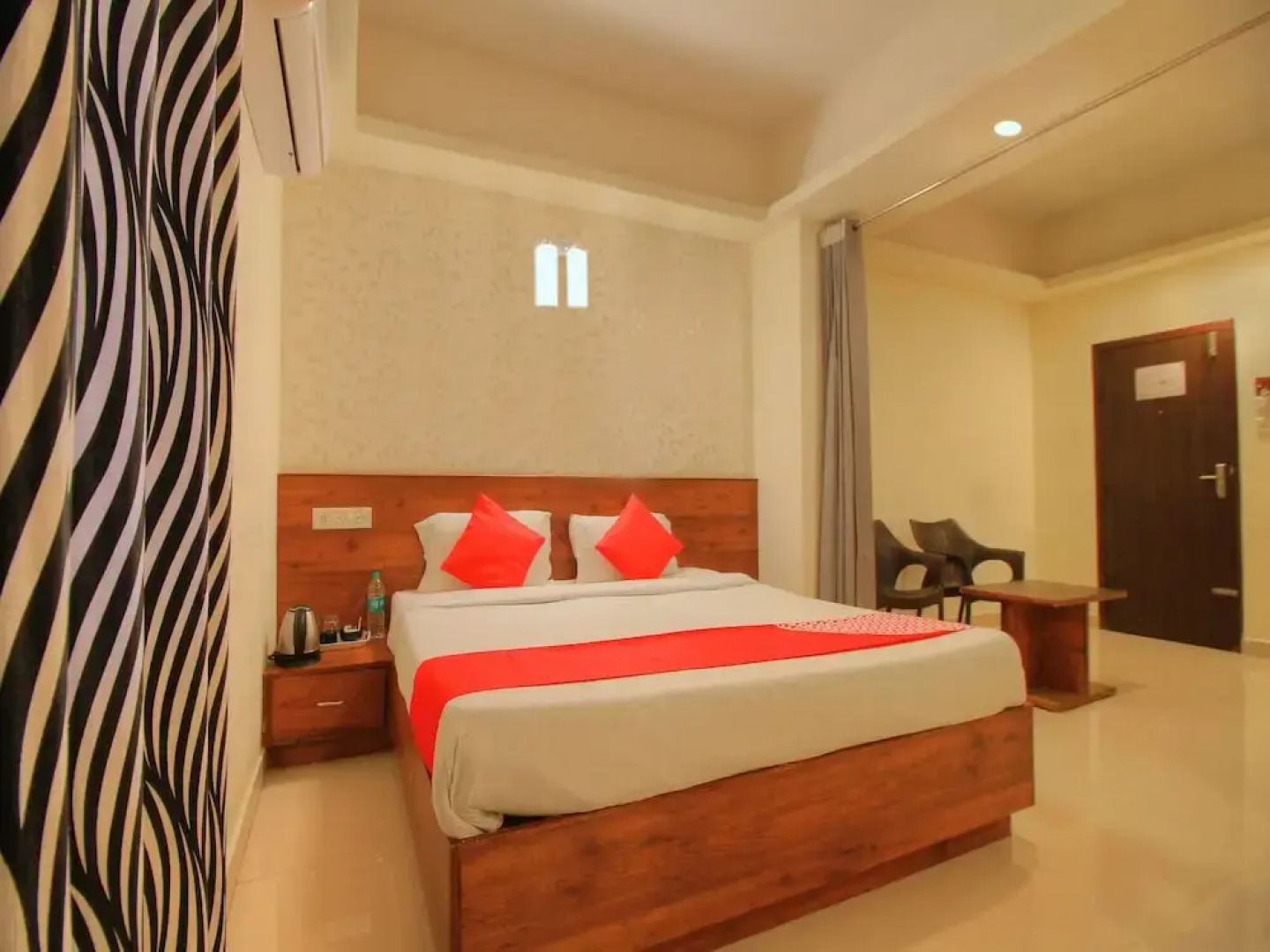 OYO 14163 Comforts Inn