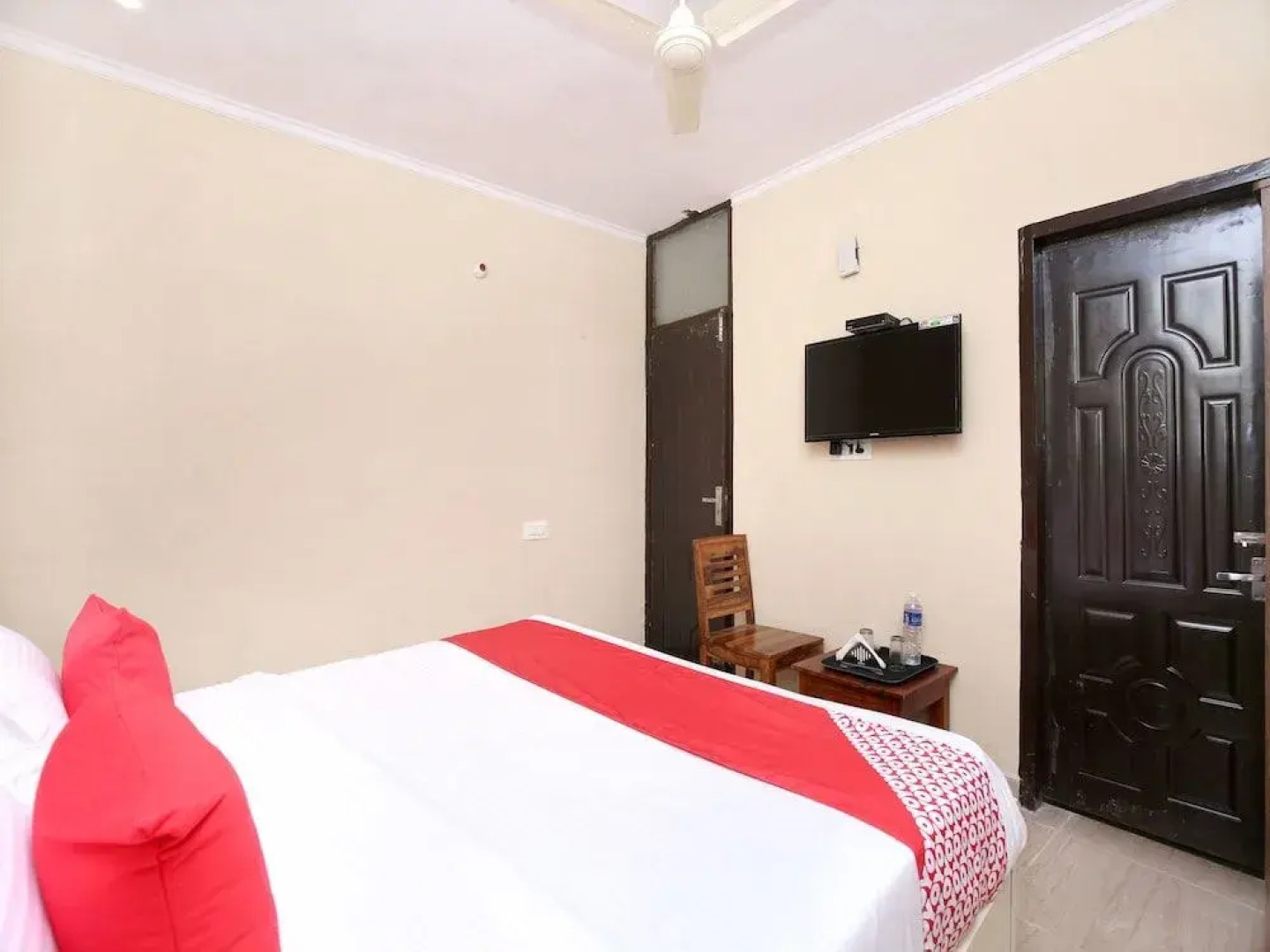 OYO 16875 Hotel Skyz