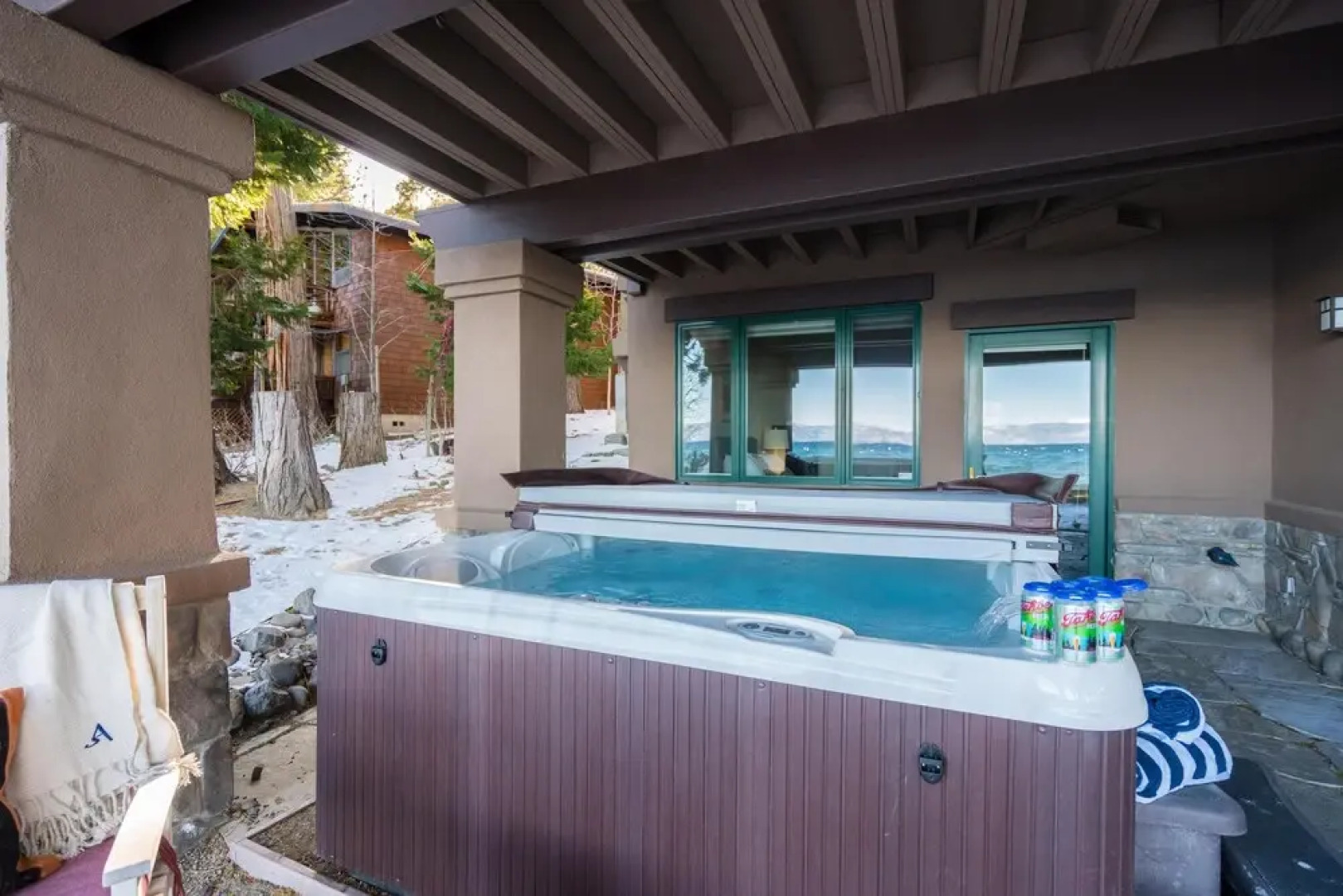 Atlas - Private & Spacious Lakeside Cabin w Spa & Game Room