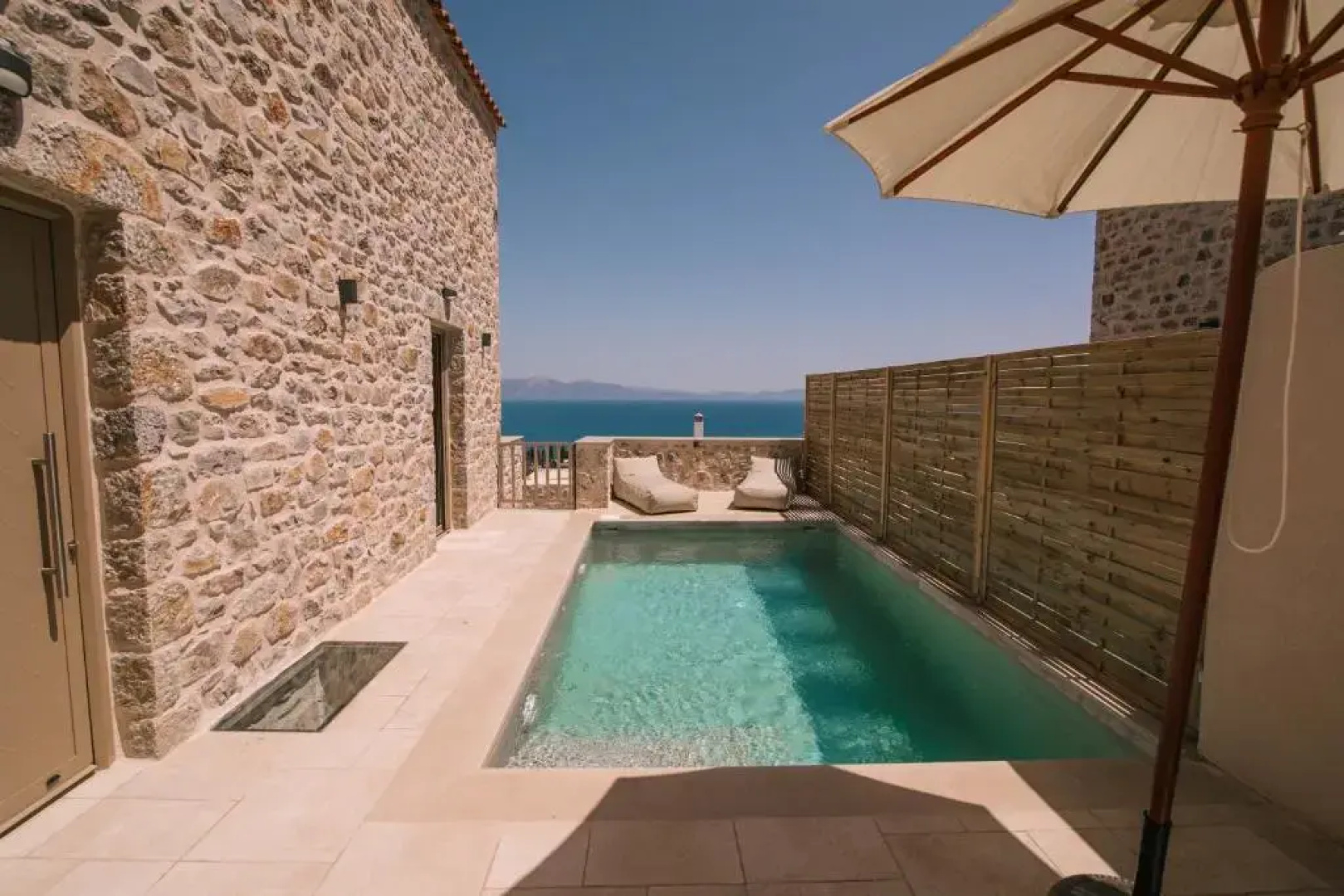 Mani Luxury Suites