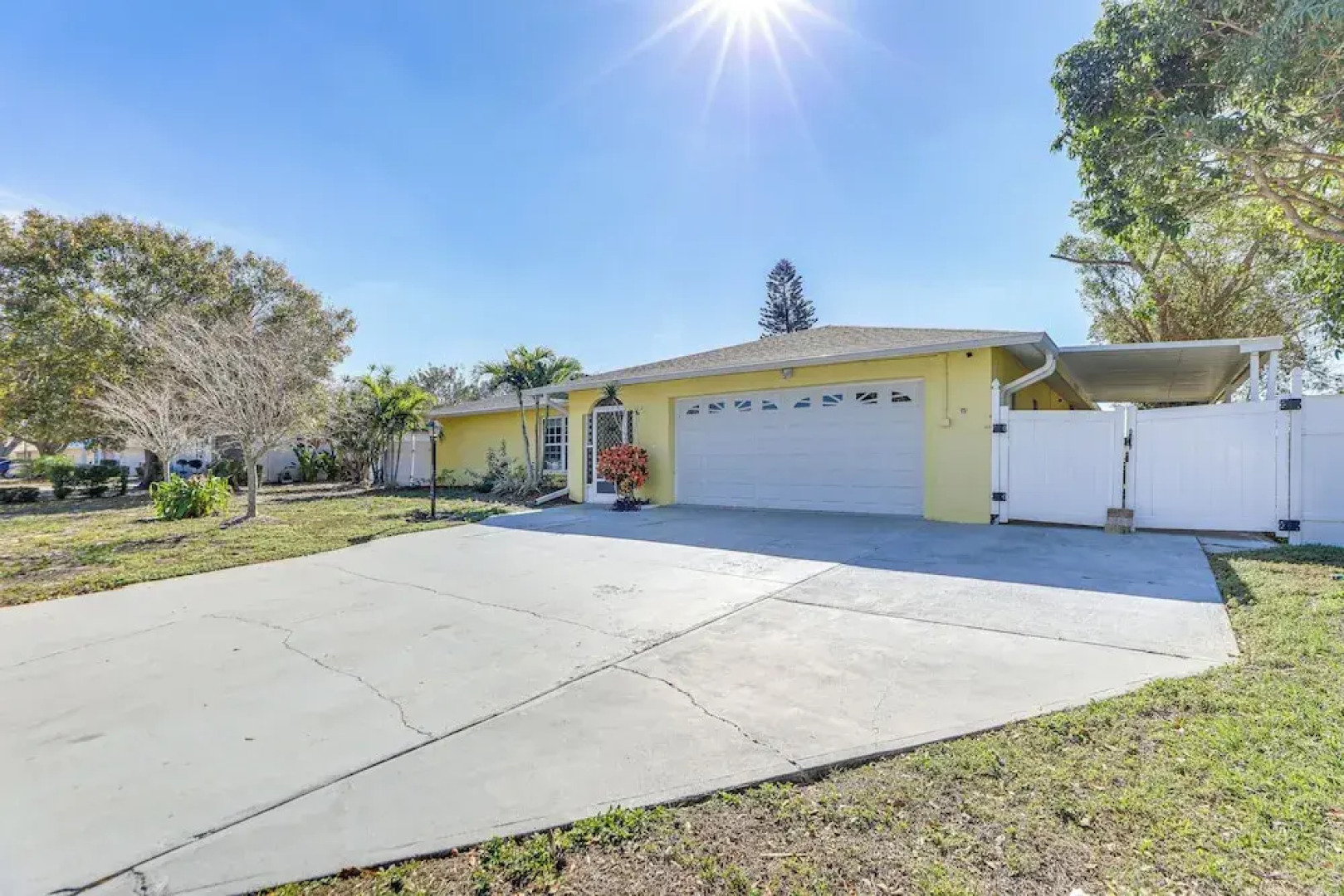 Sarasota Home w/ Heated Pool: 3 Mi to Airport!