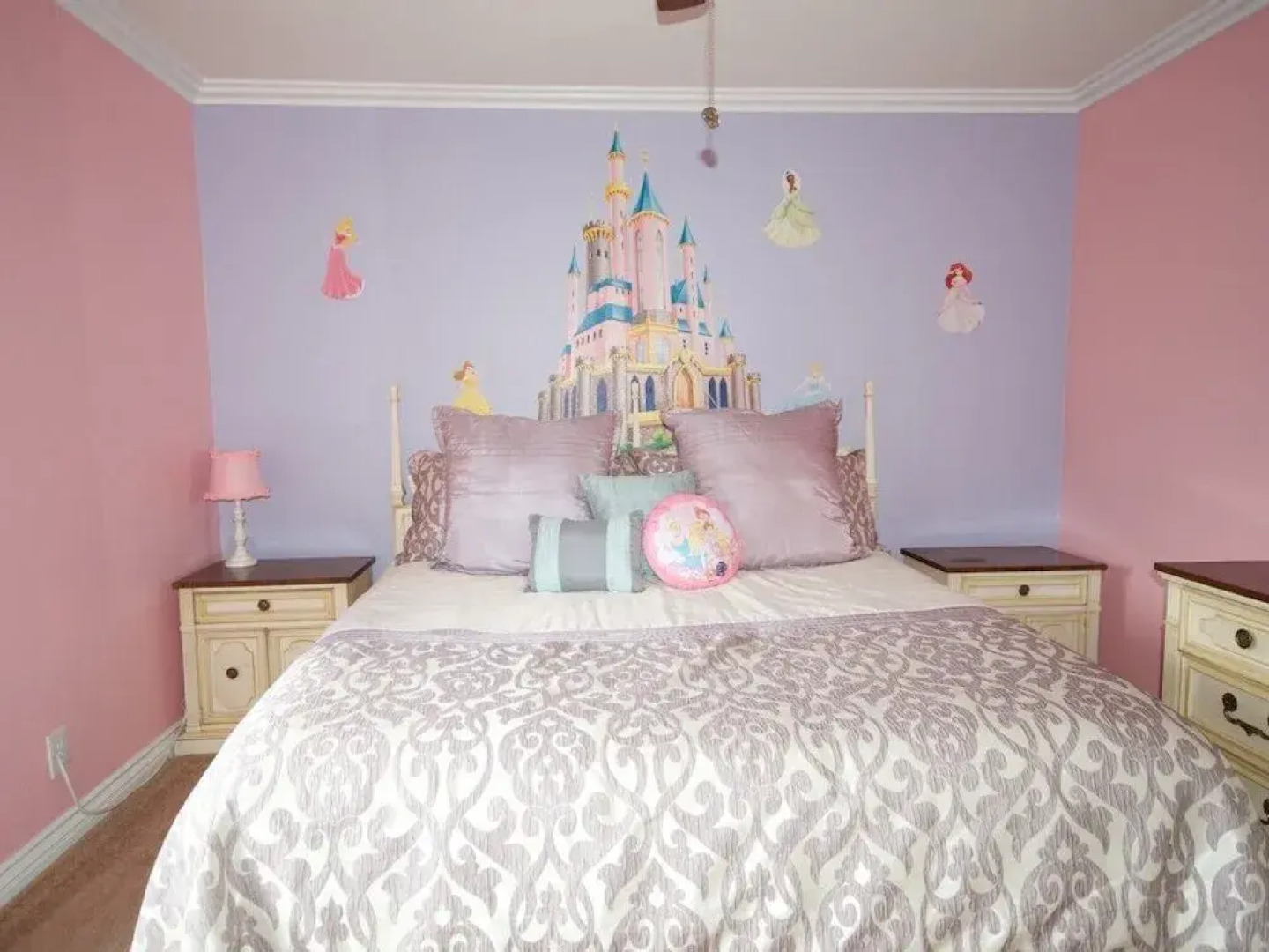 The Wonderland House 5 Bedrooms 3 Bathrooms Home