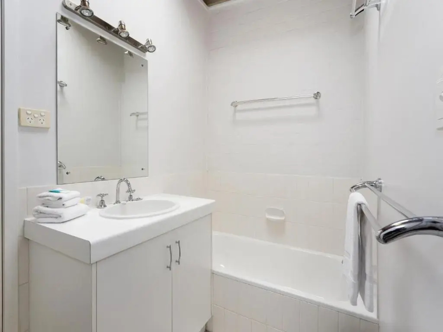 St James Square 5 James Street 40-42