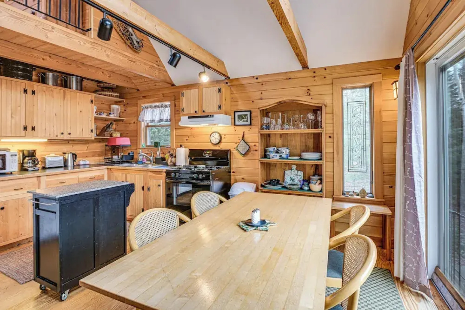Lamoine Cabin w/ Deck ~ 16 Mi to Acadia Natl Park