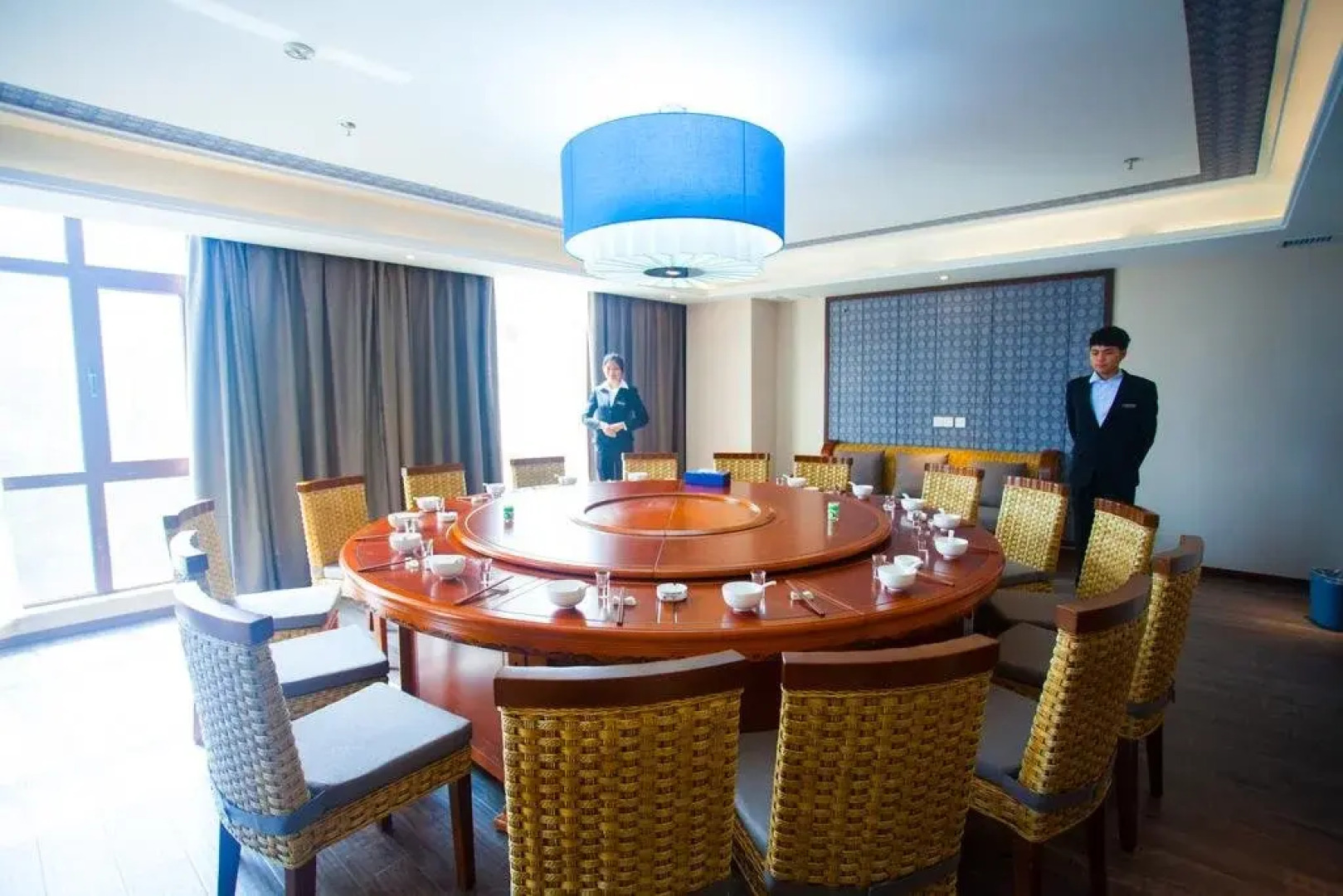 Luoping Rongting Holiday Hotel