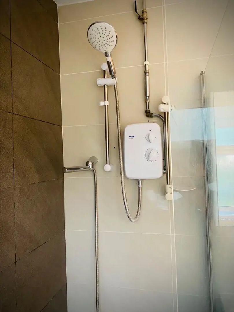 Modern-petfriendly-privategarden-family-20mintoldn