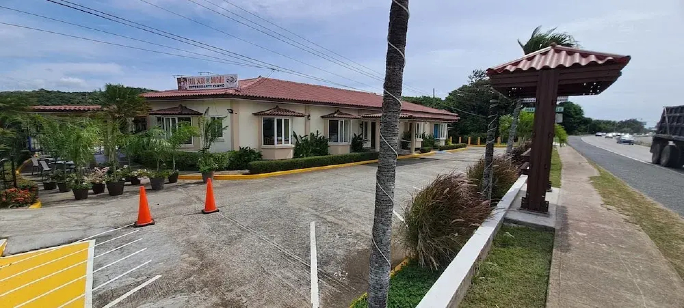 Mi Casa Asi de Grande