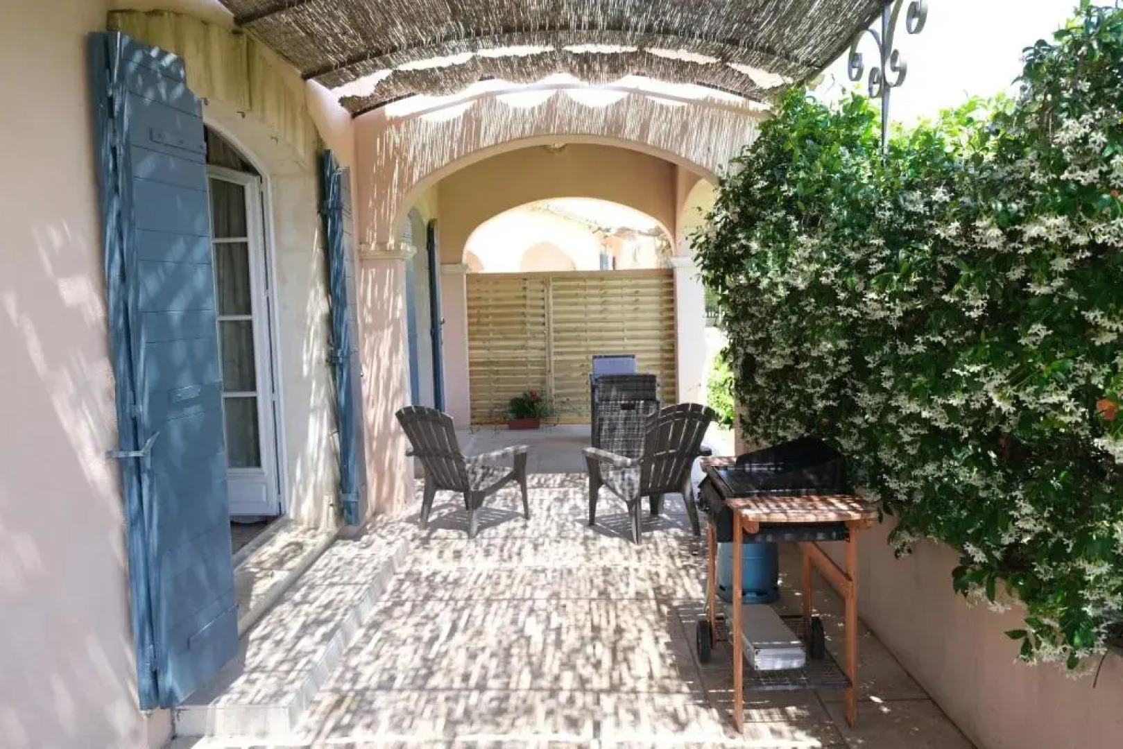 LS2-375 CARABANO Partie de maison avec piscine à partager, 2 personnes, à Cheval Blanc, Luberon, Provence