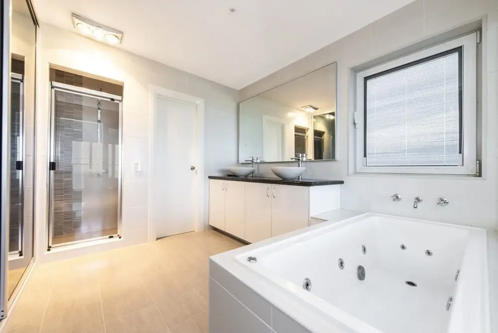 Ocean Sunset - Luxury Apartment With Ocean Views