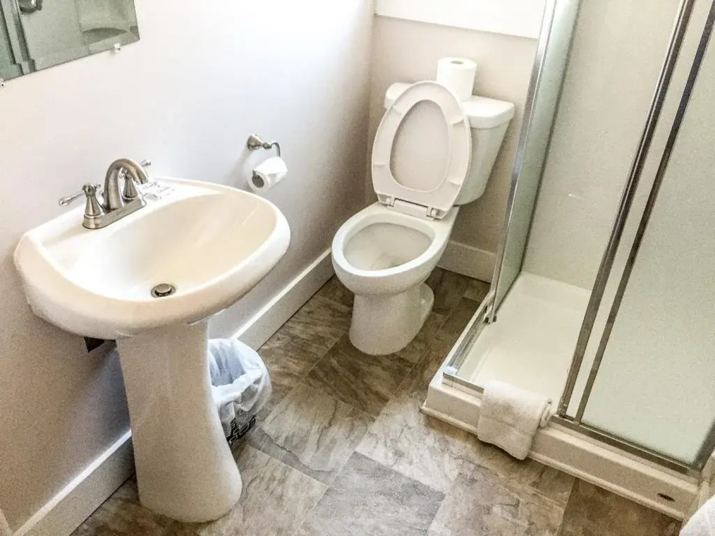 Admiral's Quay Motel & Suites