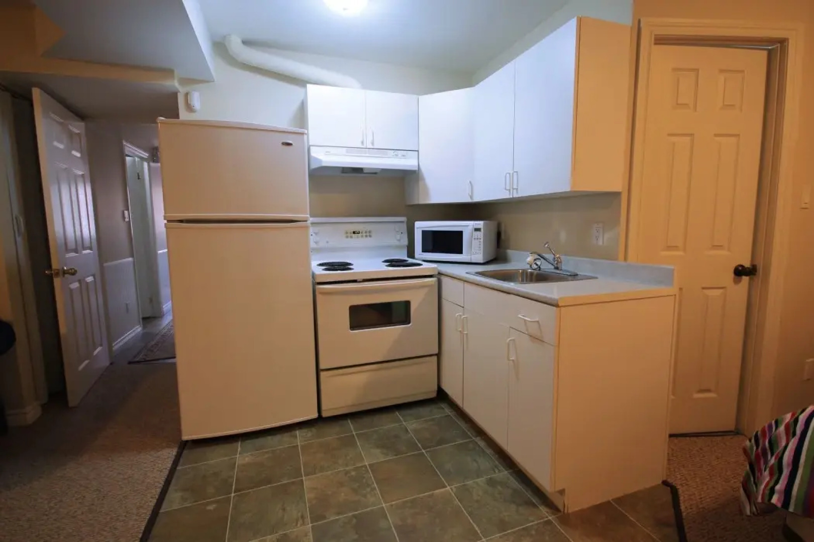 Mountain Views, Steps to BM Village, Hot Tub, BBQ.