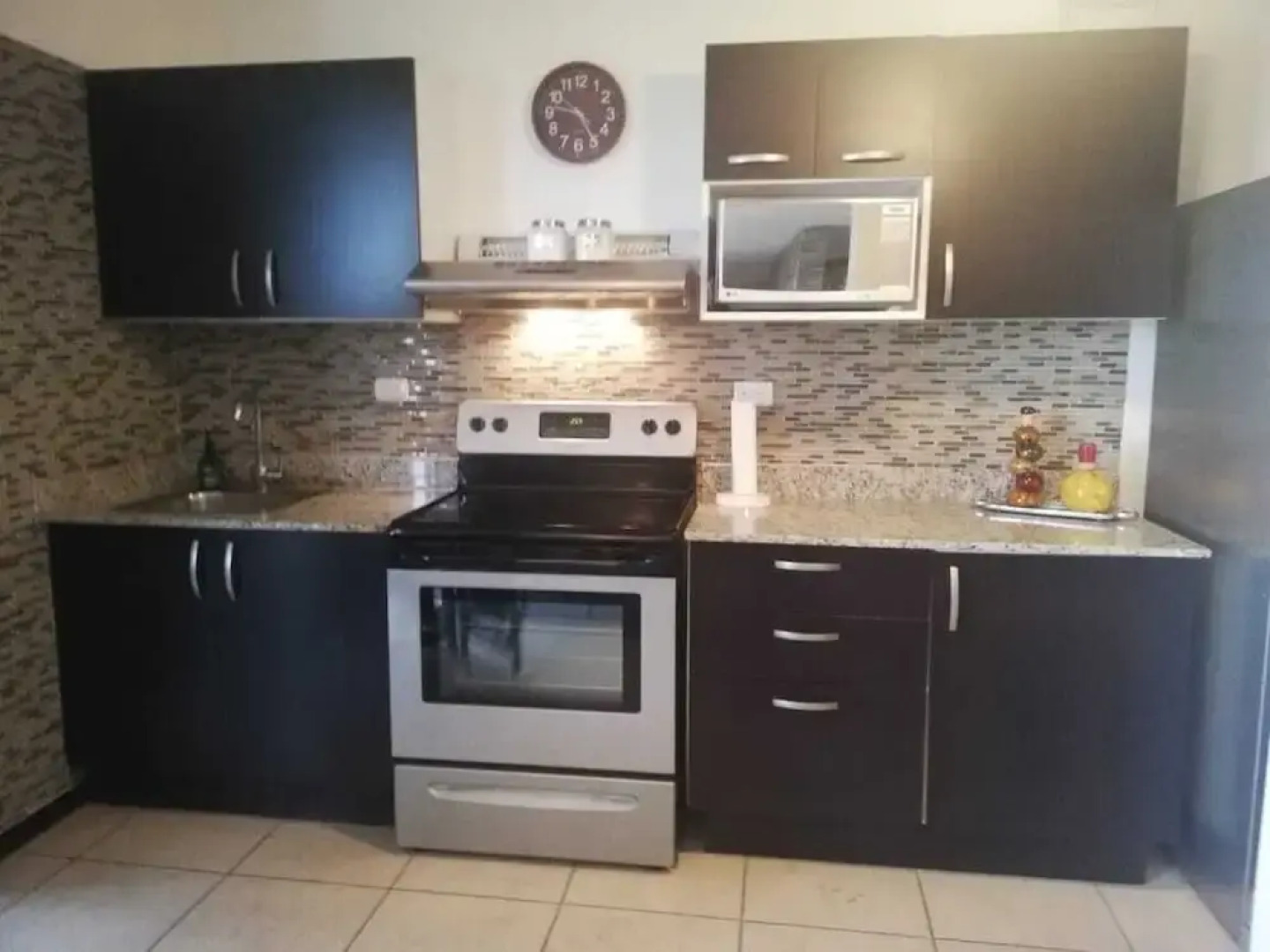 Apartment by airport on way to beach