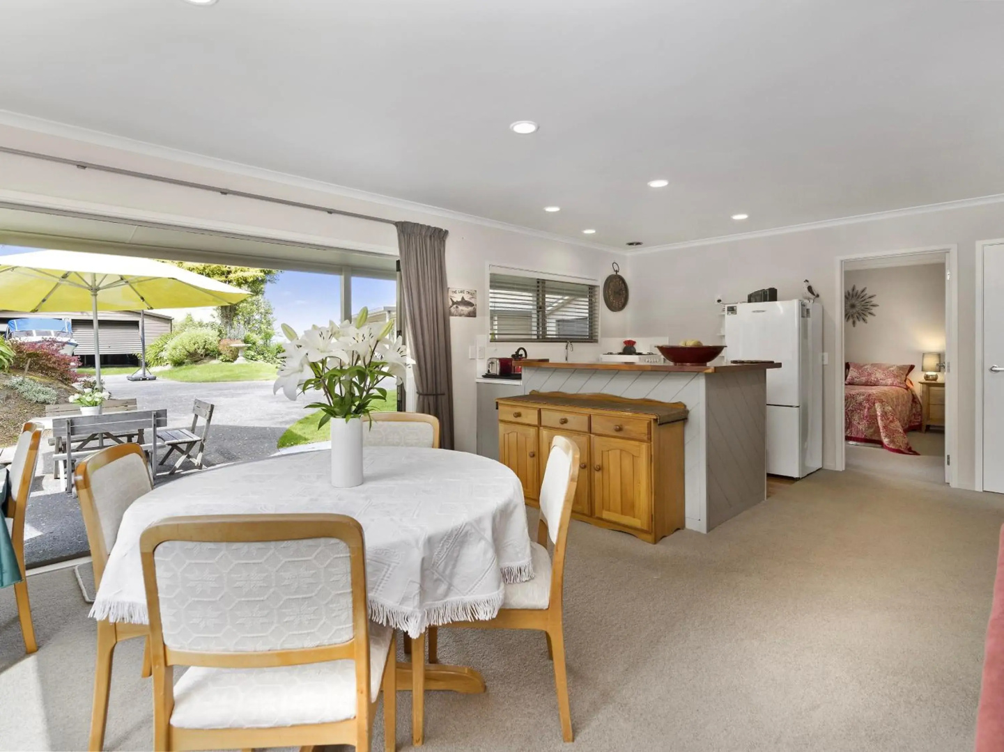 Rainbow Cottage - Lake Tarawera Cottage