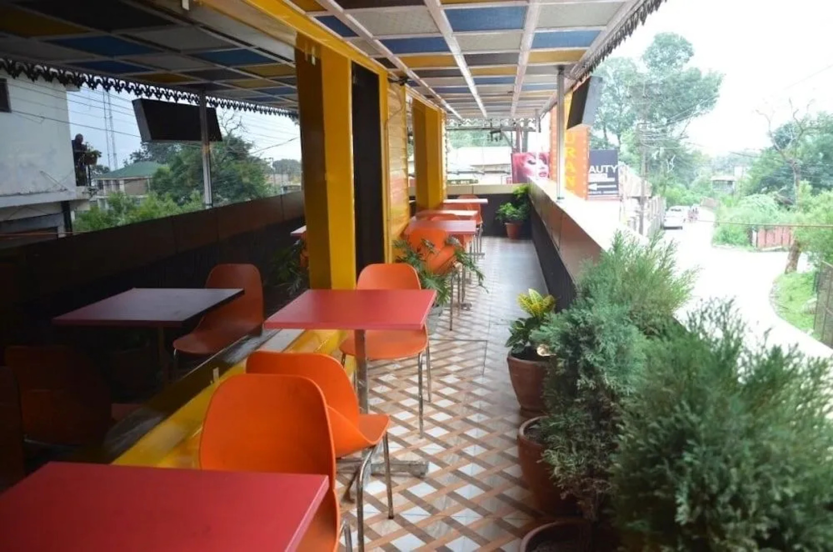 City Plaza Guest House and Restaurant