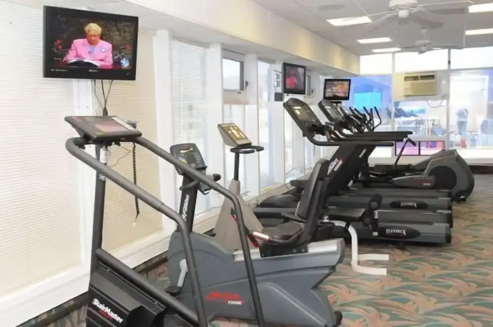 Adventurer Oceanfront Inn