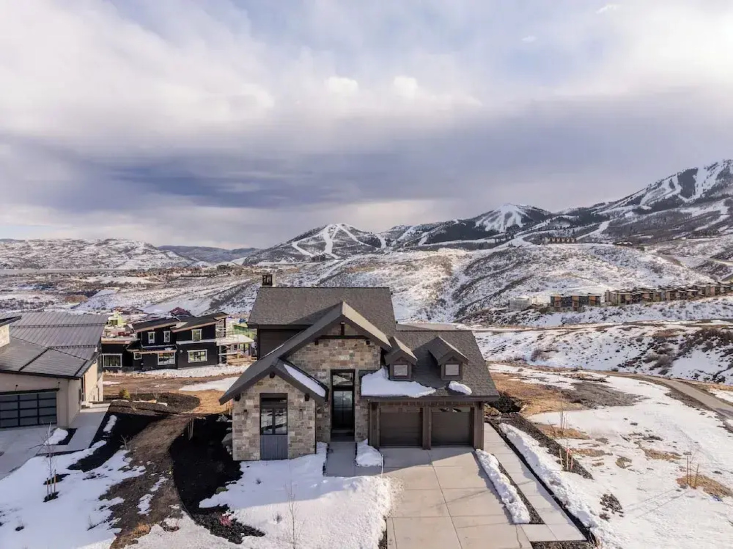 Amanti Lago by Luxury Mountain