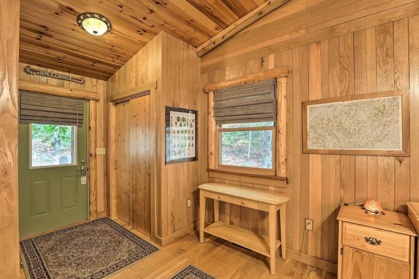 Fletcher Cabin: Wraparound Deck & Pond Access