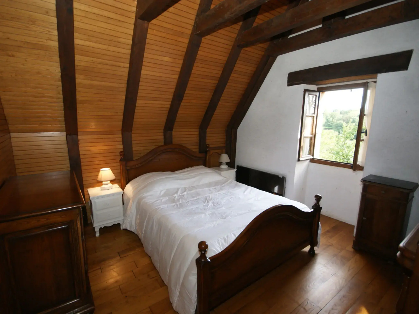 Lovely Périgord Holiday Home in Private Forest in Stunning Surroundings of Besse