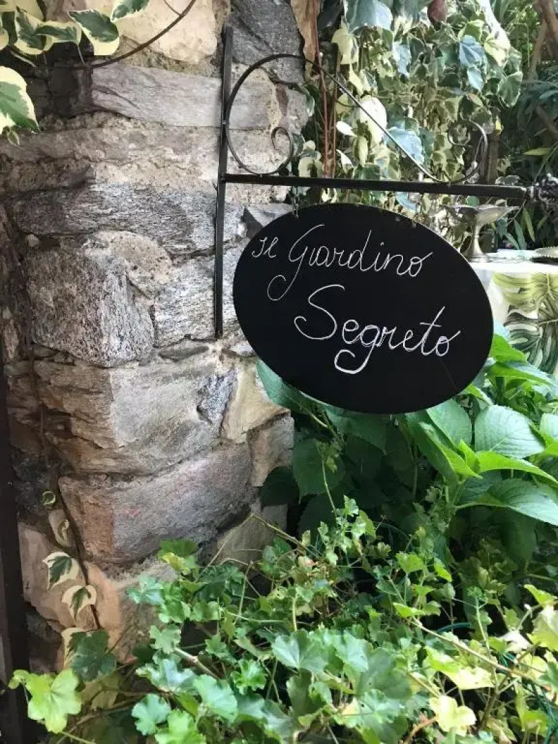 THE SECRET GARDEN ARONA VILLA in Piazza del Popolo 16 Historical Center