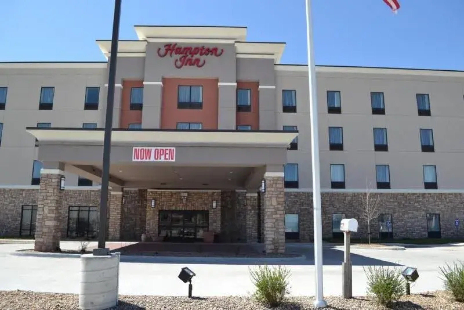 Flag Point Inn & Suites Pratt By Fairbridge