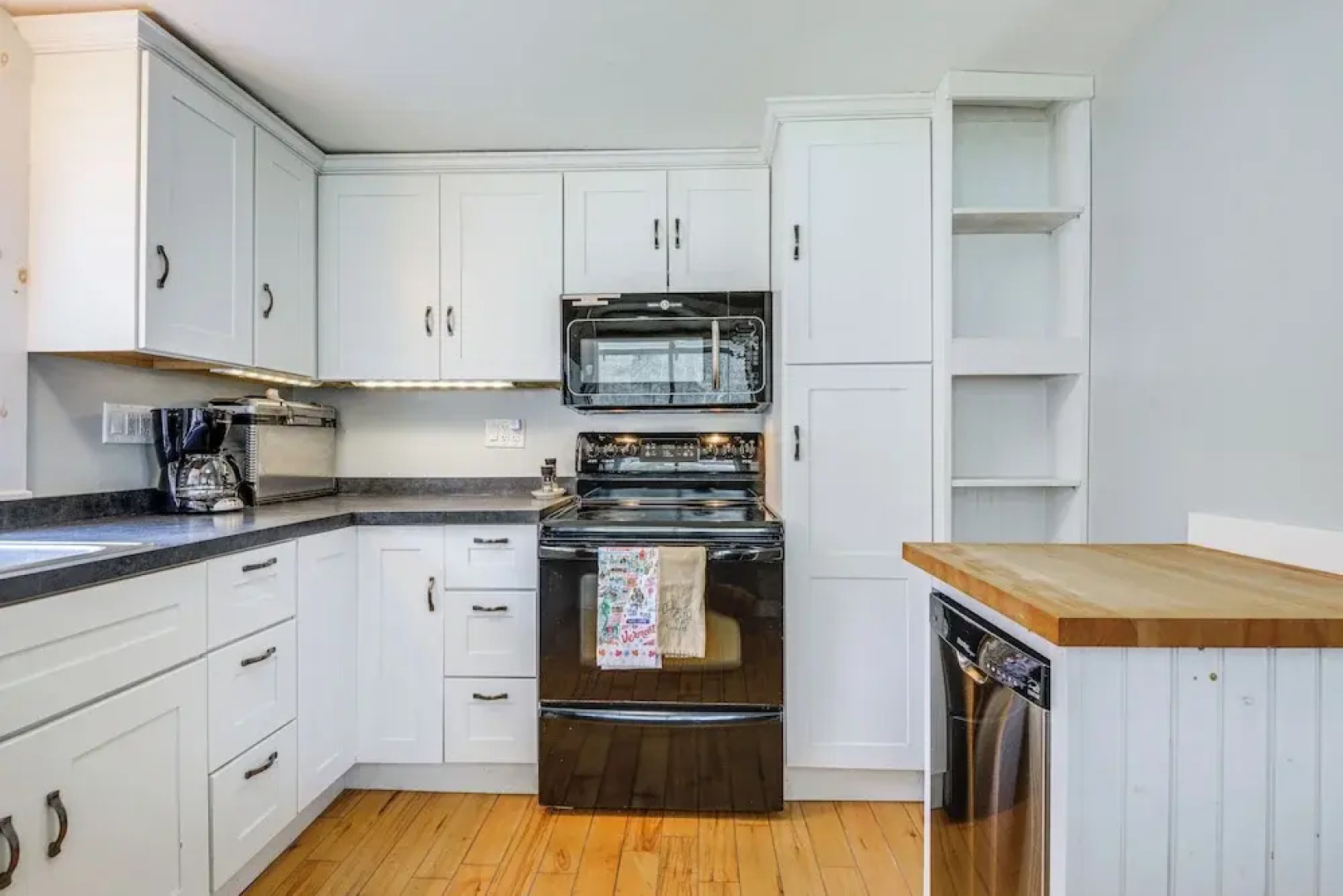 2 Mi to Mt Snow: Warm & Cozy Family Winter Retreat