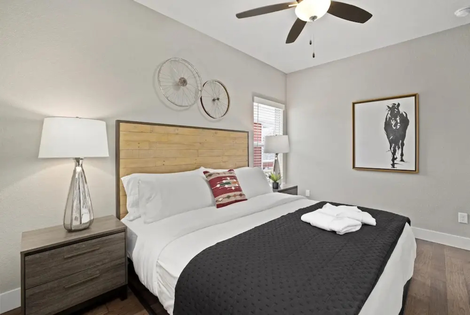 Big Blue on Main-hot Tub-less Than 1 Mi to Square