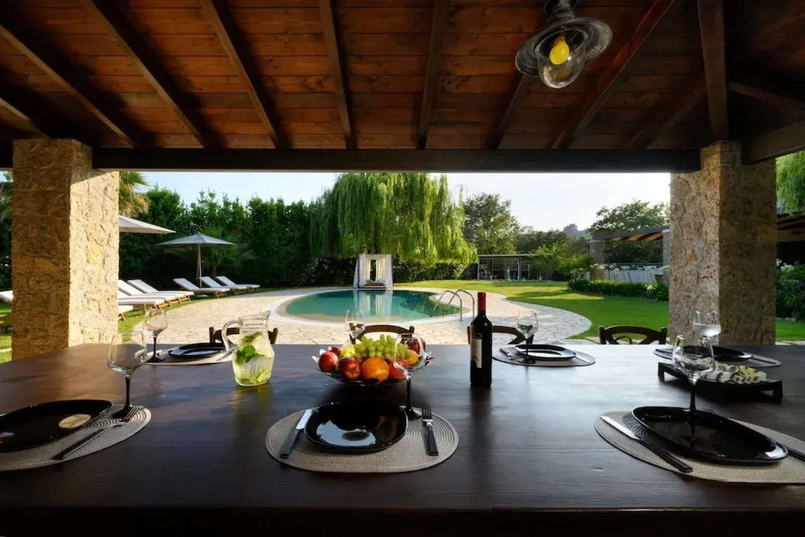 Villa Black White Dassia