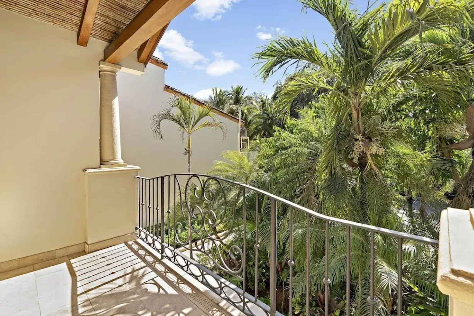 Luxury Beachfront Condo w/ High-End Wood Furnishings and Ocean Views in Exclusive Community