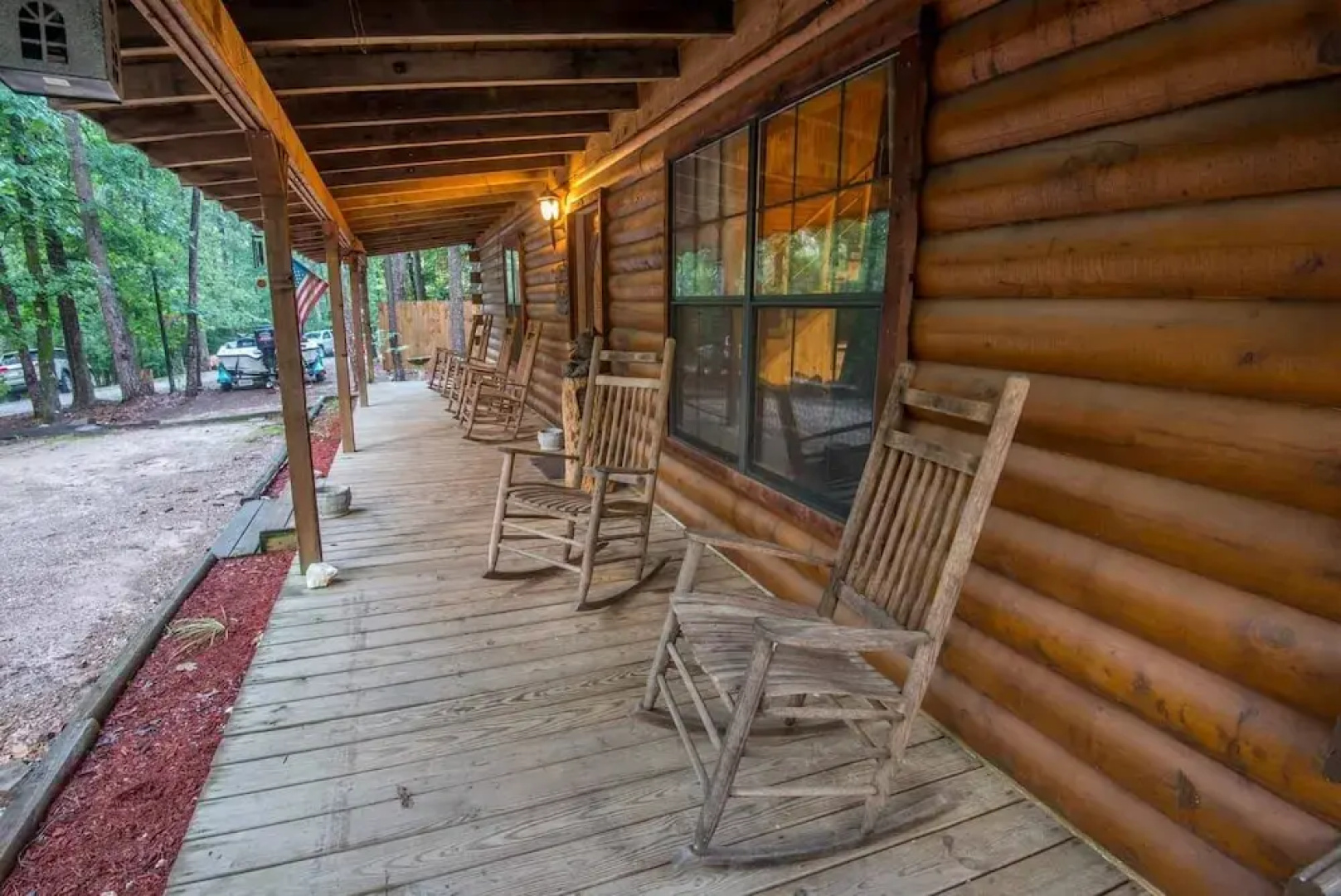 Mountain Bear Lodge Includes Roku TV, Wifi, Hot Tub, and BBQ by Redawning