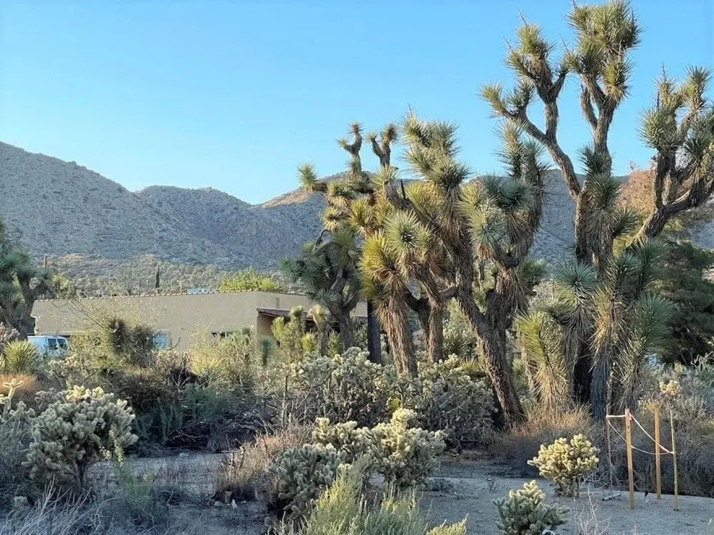 Casa Amarilla- Hot Tub,firepit,bbq &fantastic Yard For Families 4 Bedroom Home by RedAwning