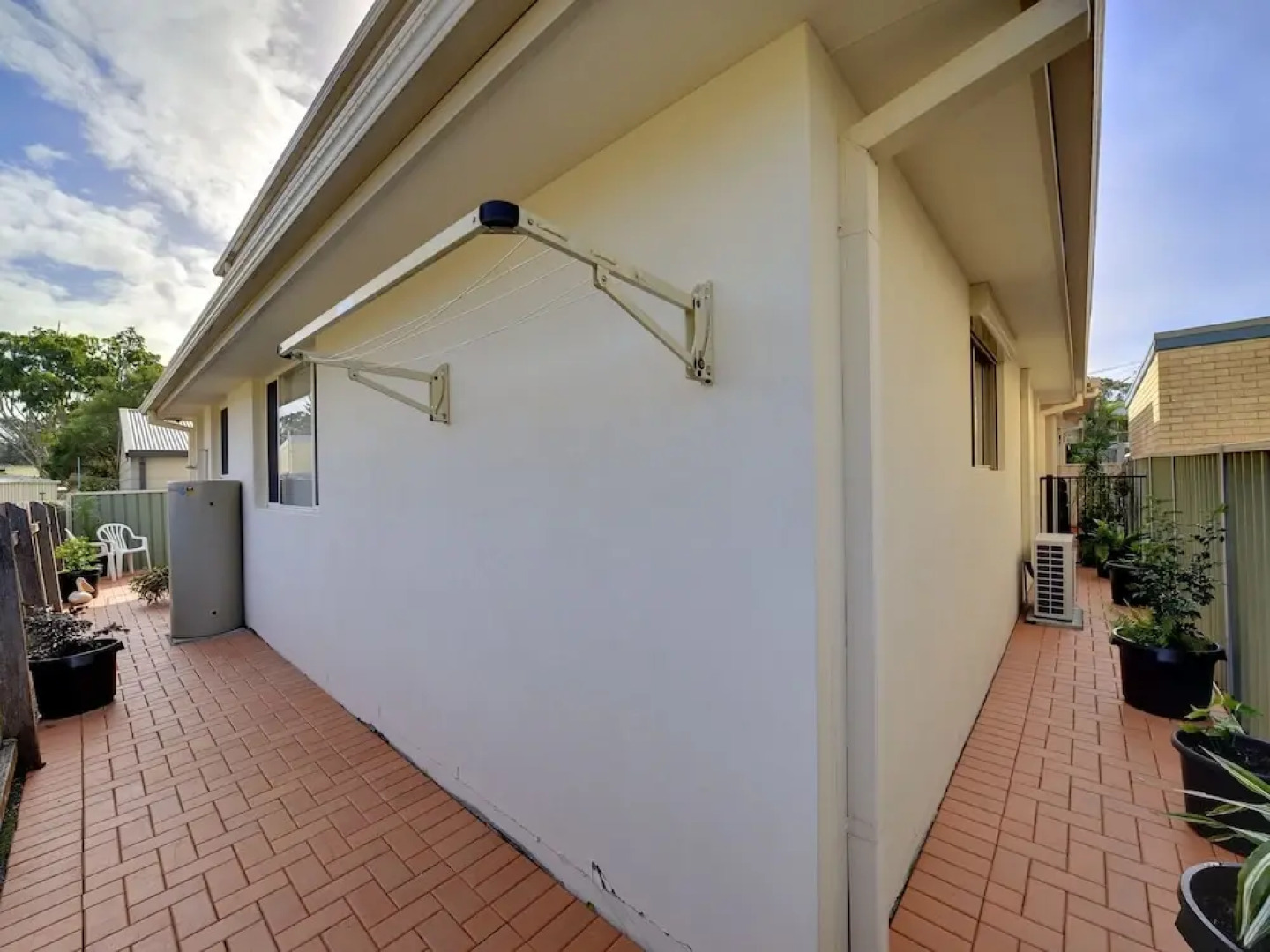 White Waves, 7B Achilles Street