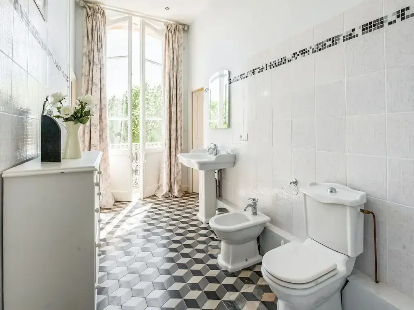 Elegant Holiday Home Near the Canal du Midi