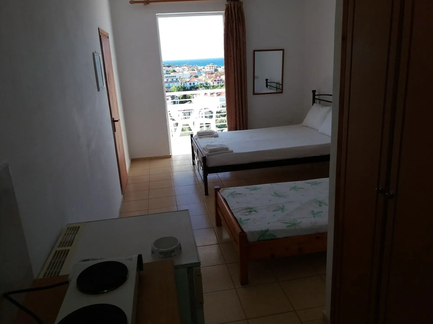 Yanna Studios & Apartments