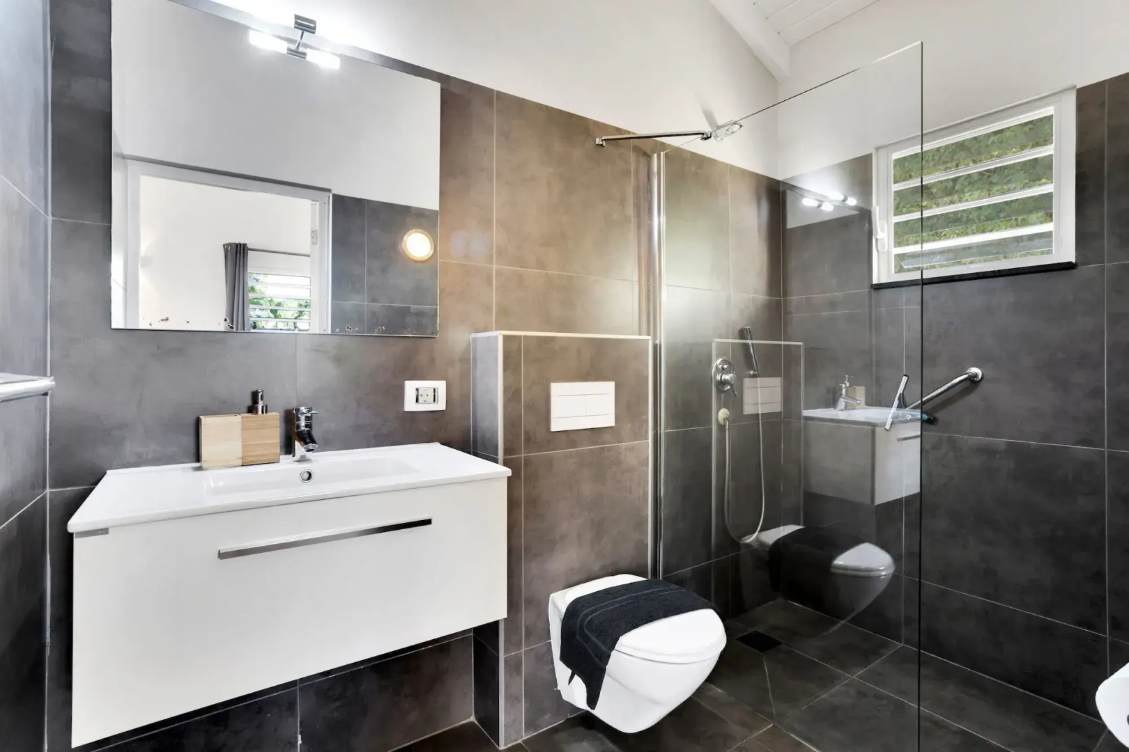 All Seasons Apartments
