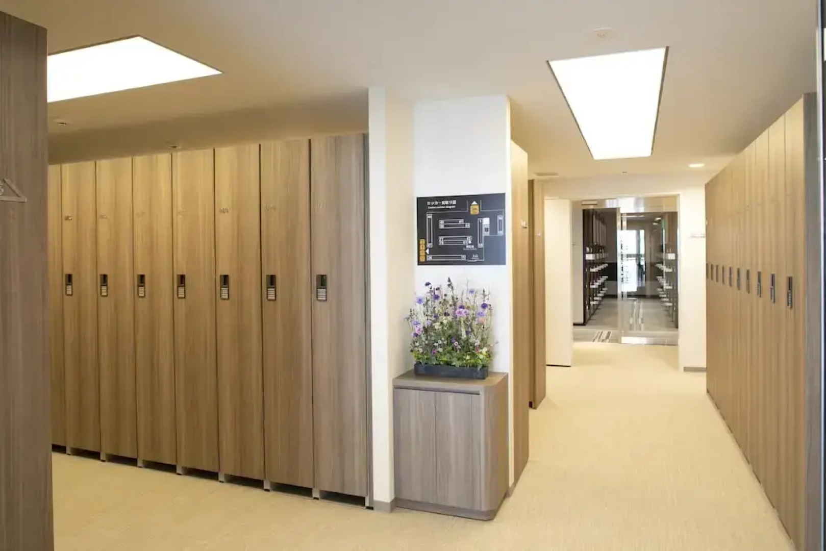 PLAZA EAST CABIN - Caters to men