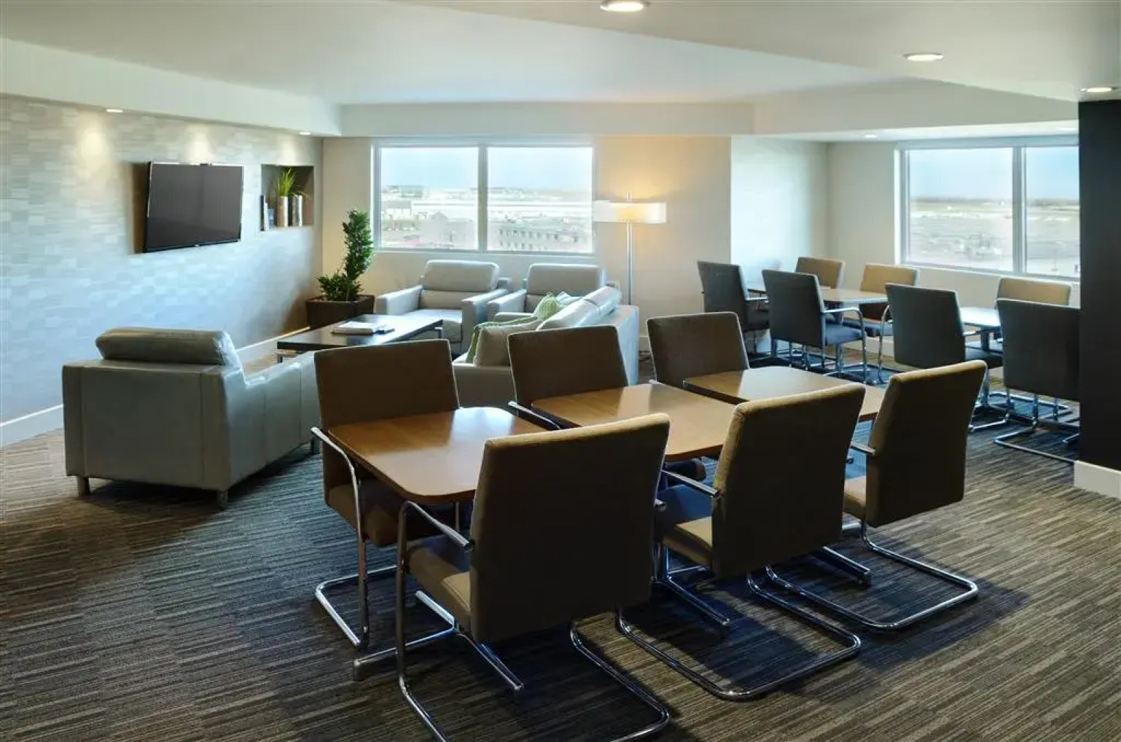 Hilton Winnipeg Airport Suites