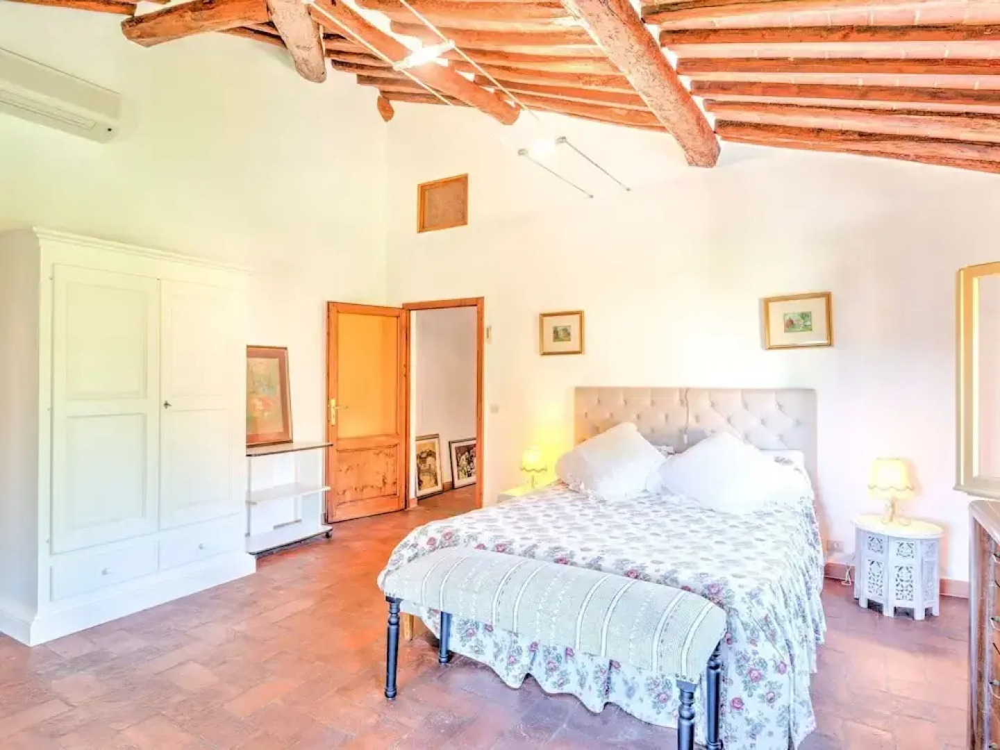 Hilltop Holiday Home in San Miniato with Hot Tub