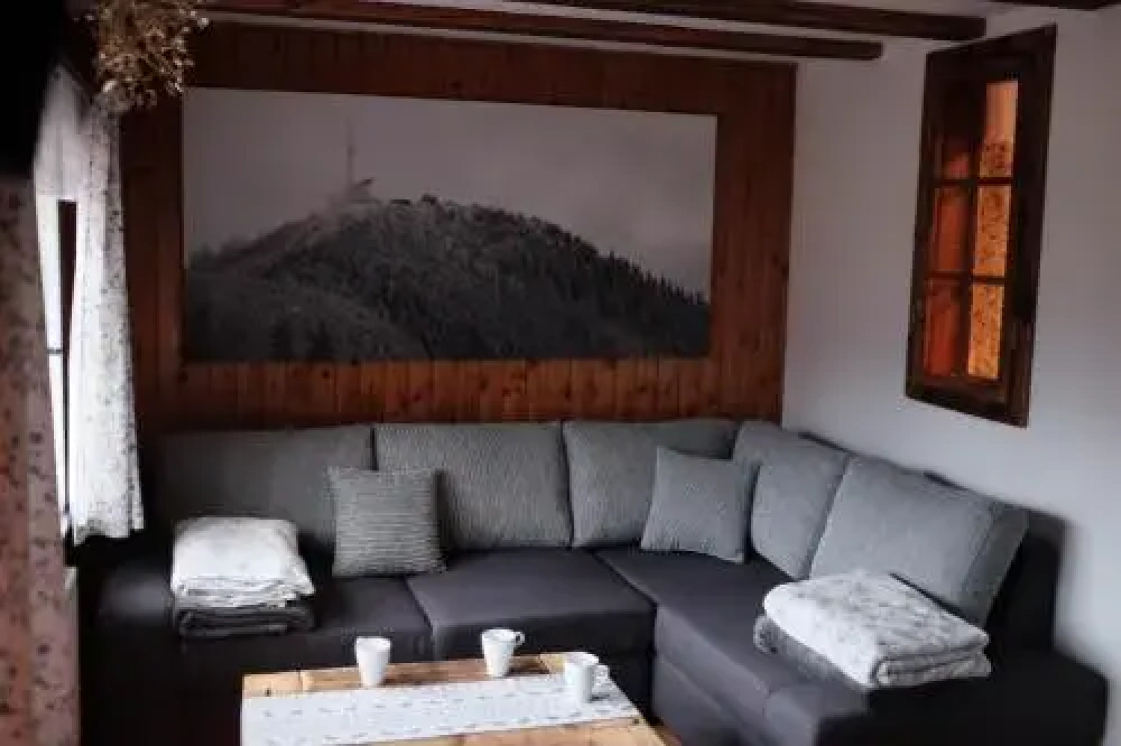 Chaloupka na stráni