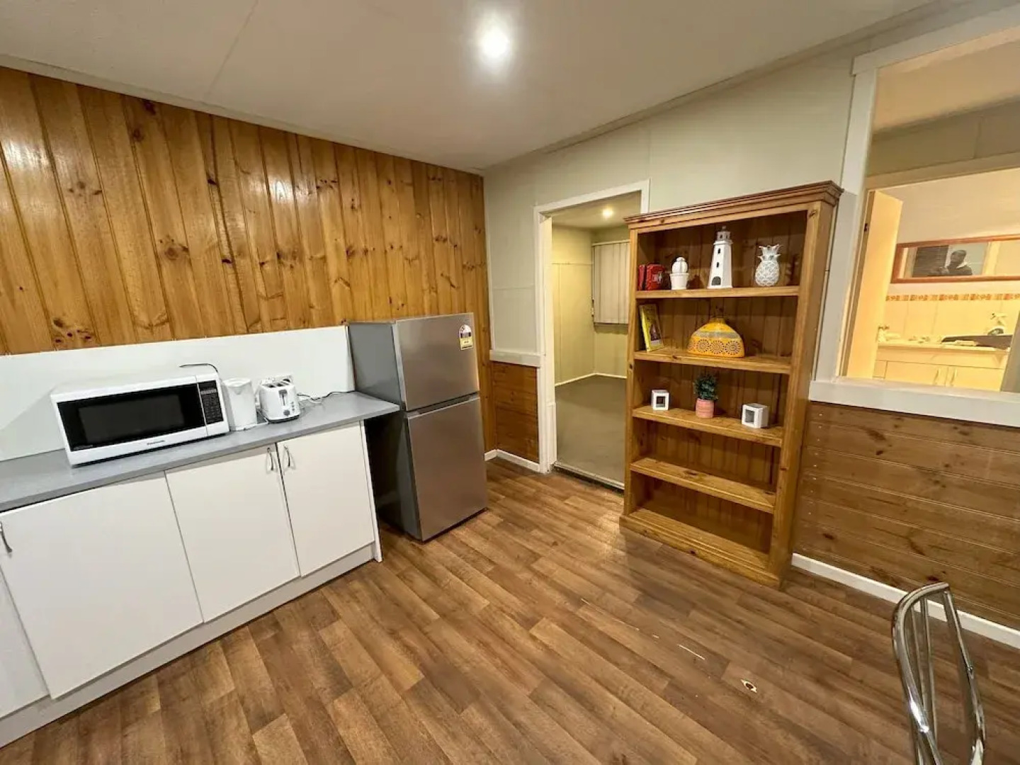 Cottage Charm with Nearby Shopping