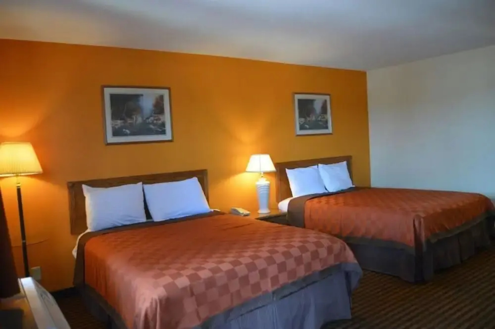 Scottish Inns & Suites Eau Claire