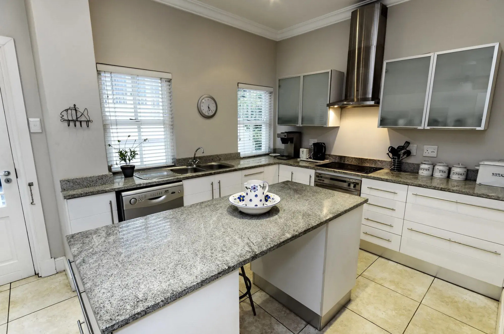 First Avenue Guesthouse