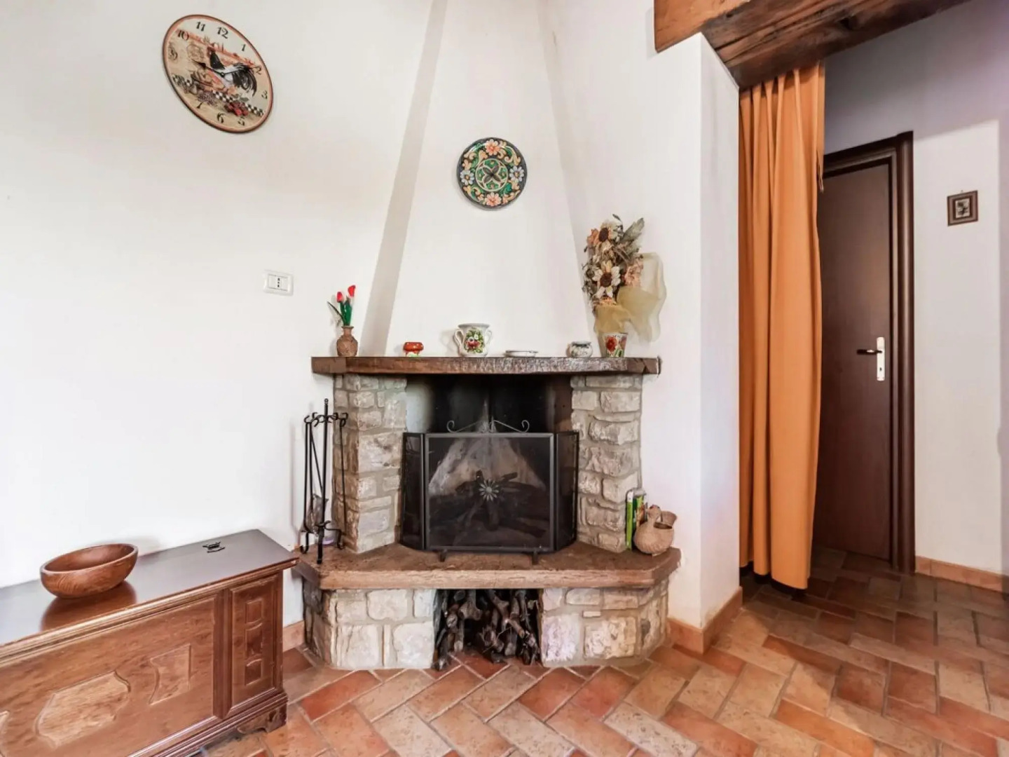 Vibrant Cottage near Lake in Bomba