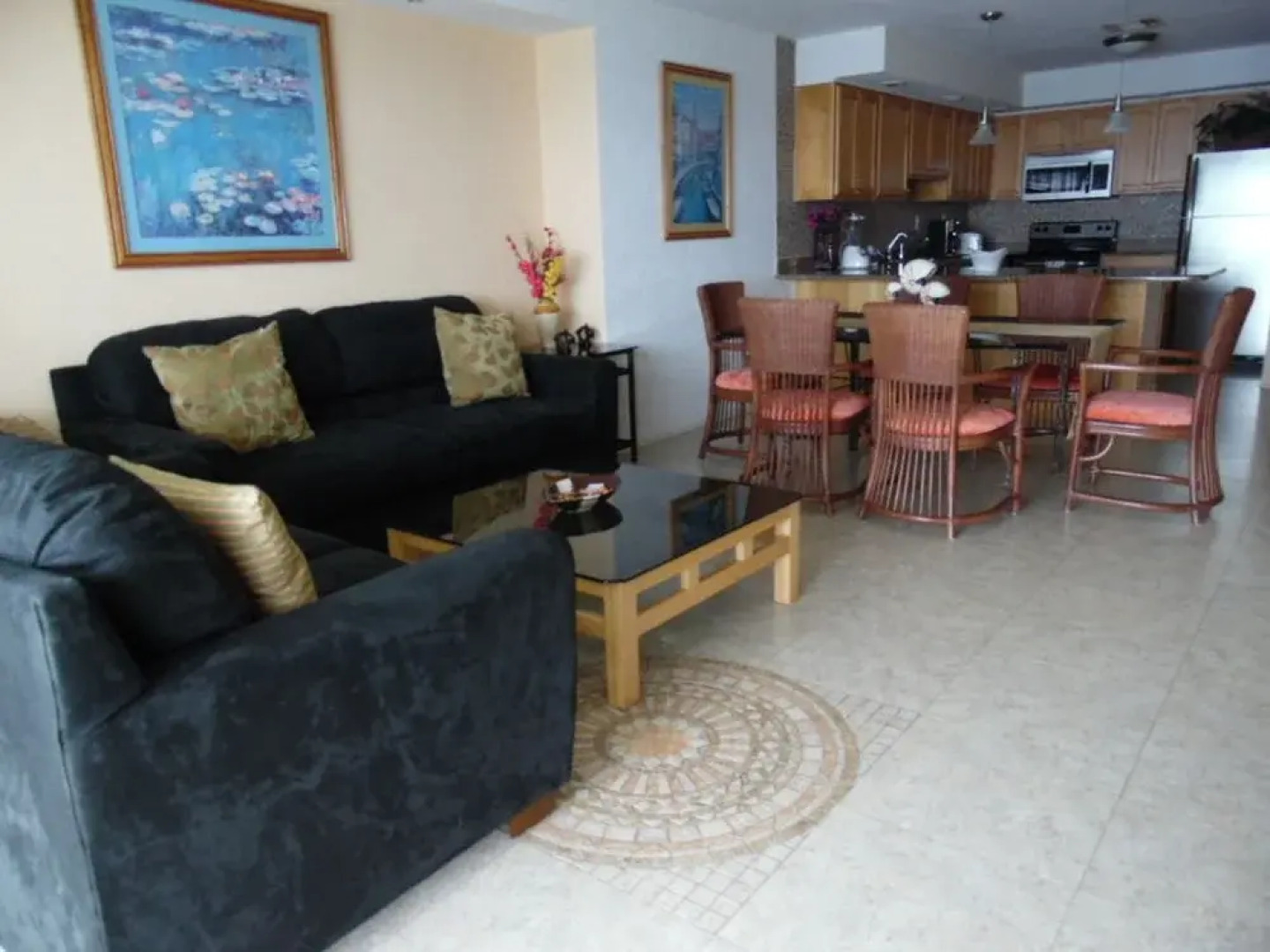 El Cantil Condominiums