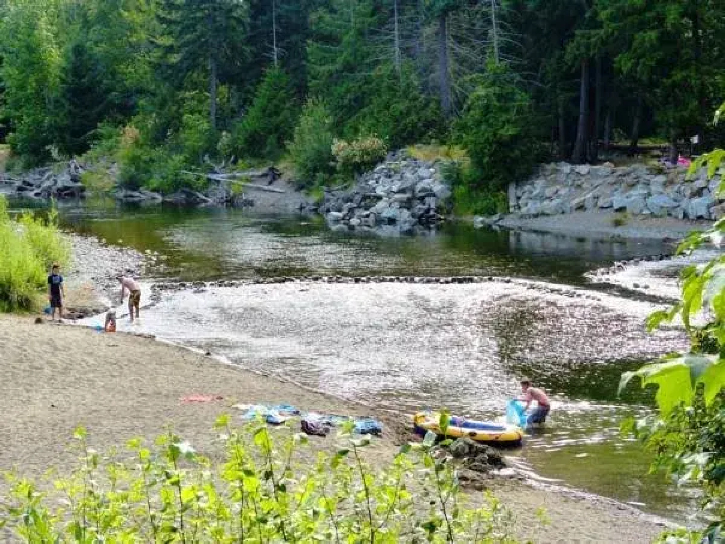 Riverbend Cottages & RV Resort