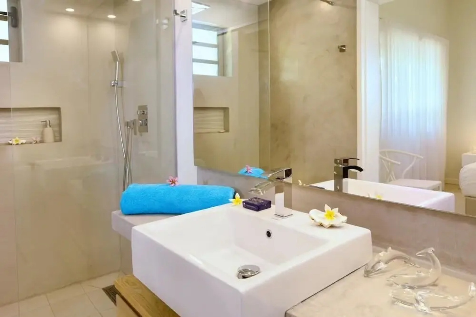 Beach and Pool Poste Lafayette