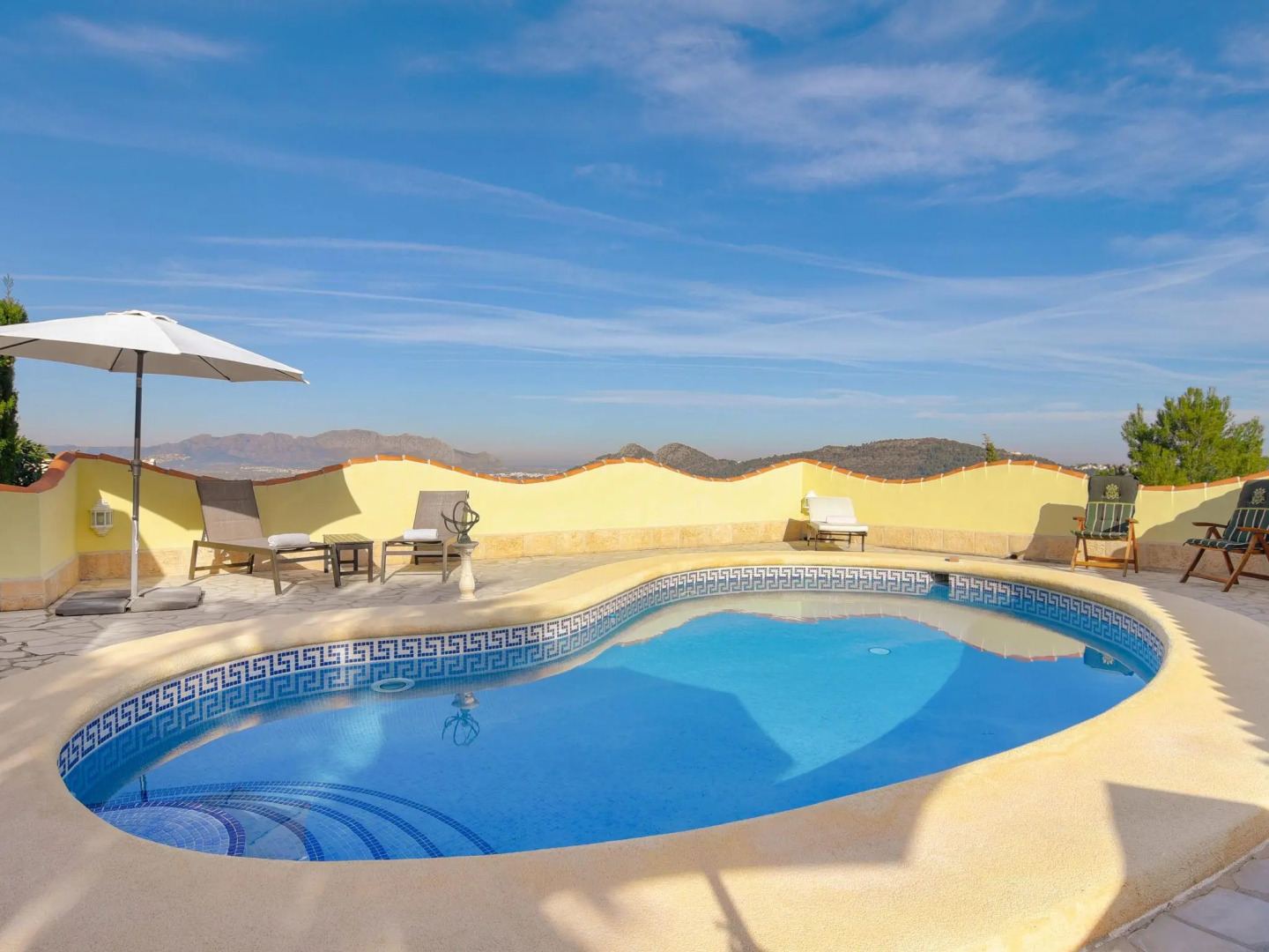 Beautiful villa on the hill of Pedreguer overlooking Denia, Costa Blanca