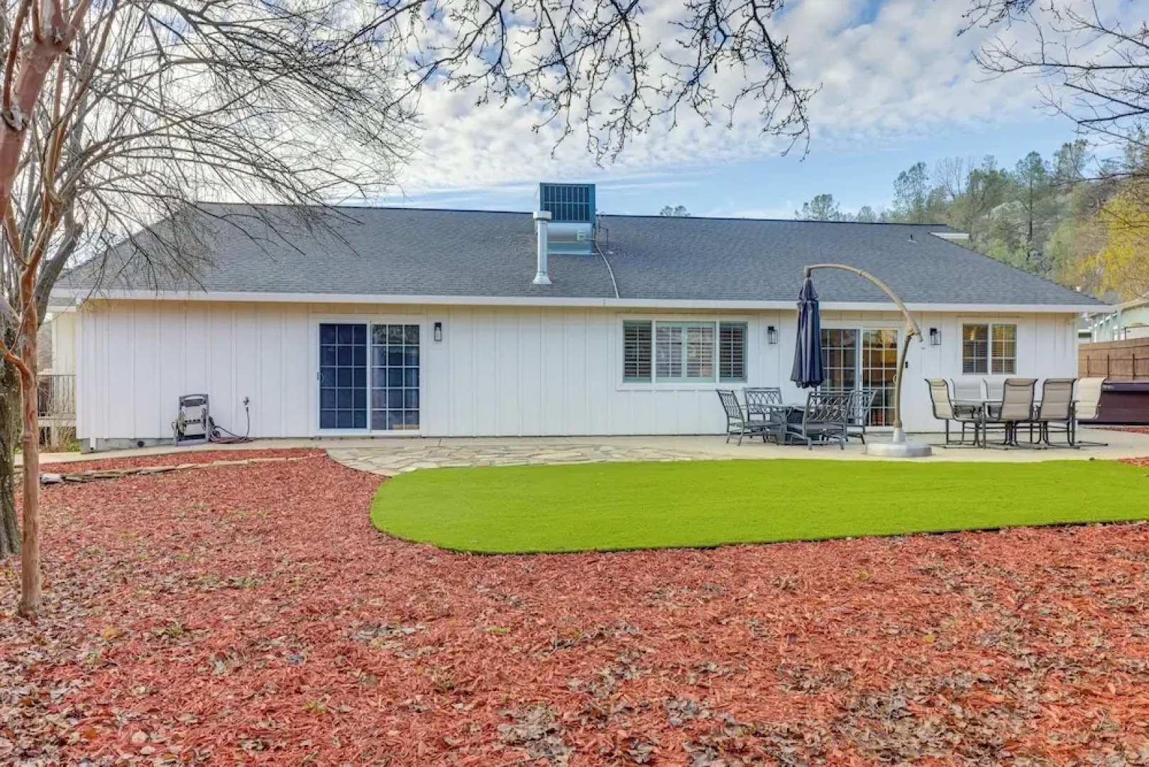 Walk Downtown: Remodeled Home in Murphys w/ Yard!