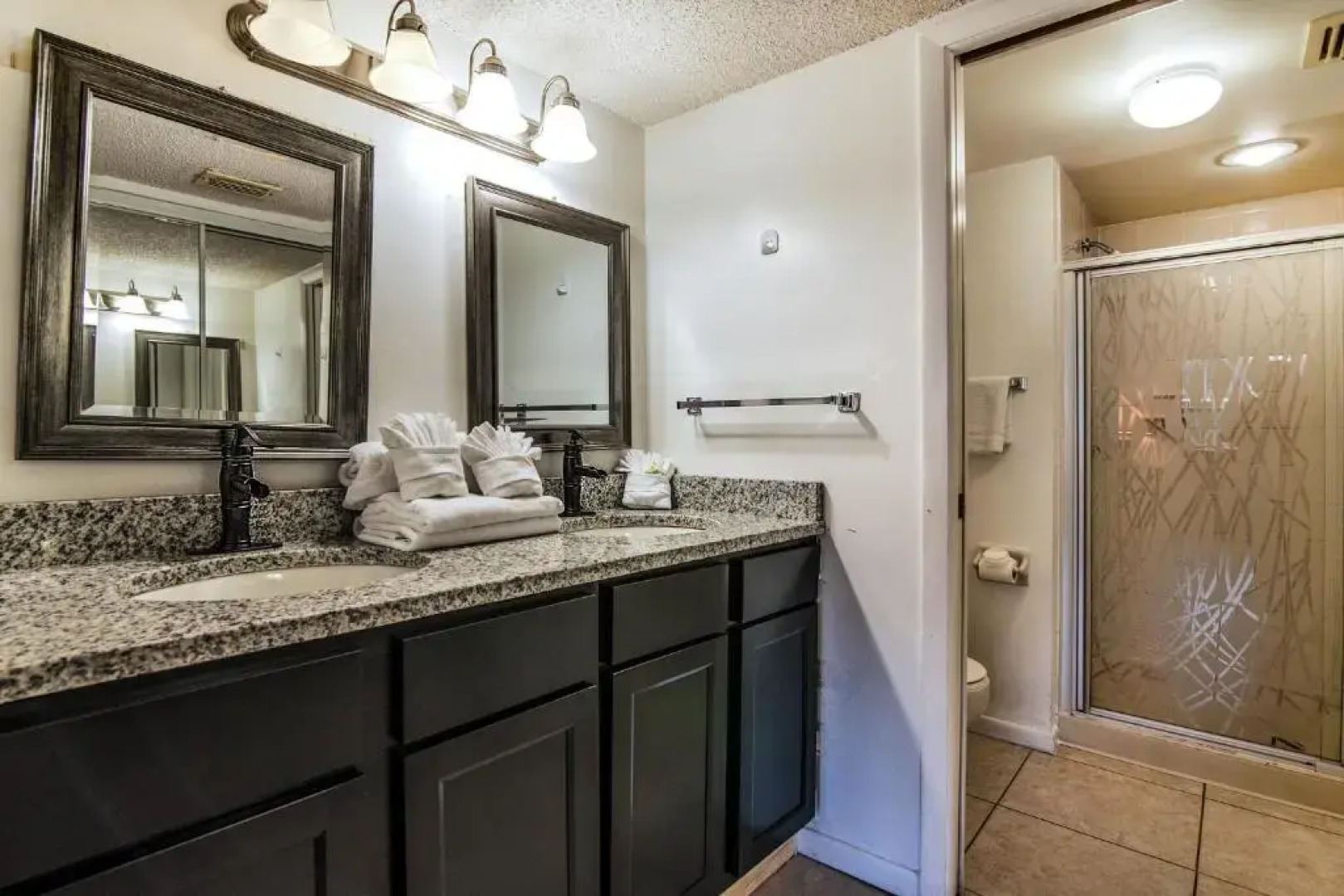 Luxury Shorewalk Water Front 2 Bedroom 2 Bathroom 3Mins IMG 5 Mins Beach